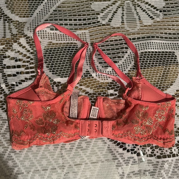 Victoria’s Secret 32 D Dream Angels push up without padding. Gently used. - Picture 5 of 6